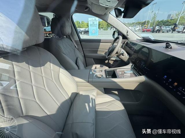 成都车展探馆问界M8纯电版实车