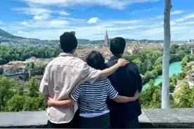 肖战晒爸妈，网友笑称：这是要“炫父炫母”的节奏吗？图片