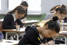 太惊讶！高考出现“神仙卷面”，字迹工整犹如印刷体，惊呆了老师图片