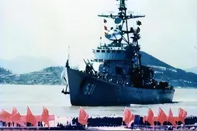 1988年，越军侵占赤瓜礁，还开枪打伤我军，陈伟文下令：还击！图片