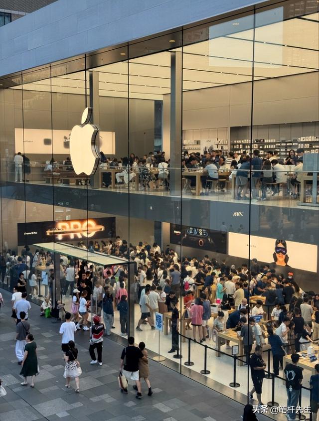iPhone17虽然卖爆，苹果却陷流量焦虑，单靠手机难掩增长乏力