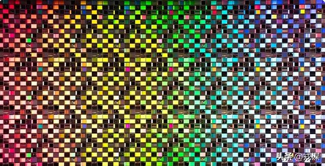光子芯片界的“神级调色盘”：单色光秒变RGB，还不用插电！