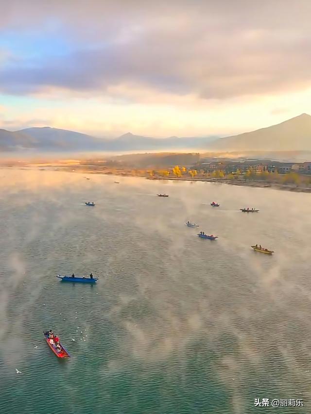 在这片湖的夕阳里，我摸到了生活最熨帖的温度