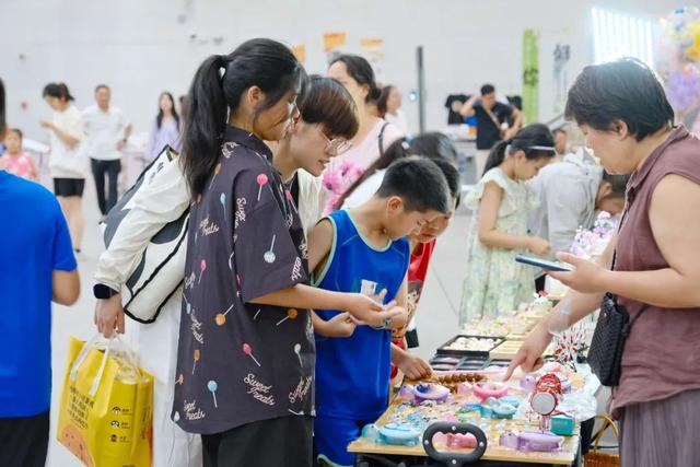 气球雨、逛大集、延时开放……日照非遗夜市2.0来了！
