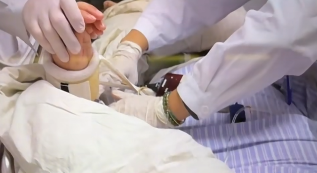 46岁上海独身女子突发昏迷！远房亲戚赶来签字手术，医药费已超21万元...网友：这样的人群会越来越多