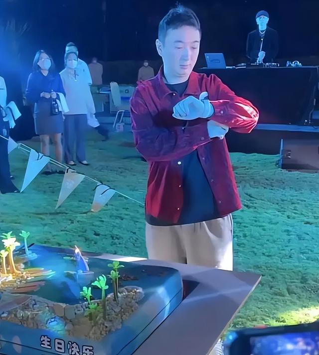 官媒发文，38岁王思聪再破天花板	，让王健林和整个商界沉默了