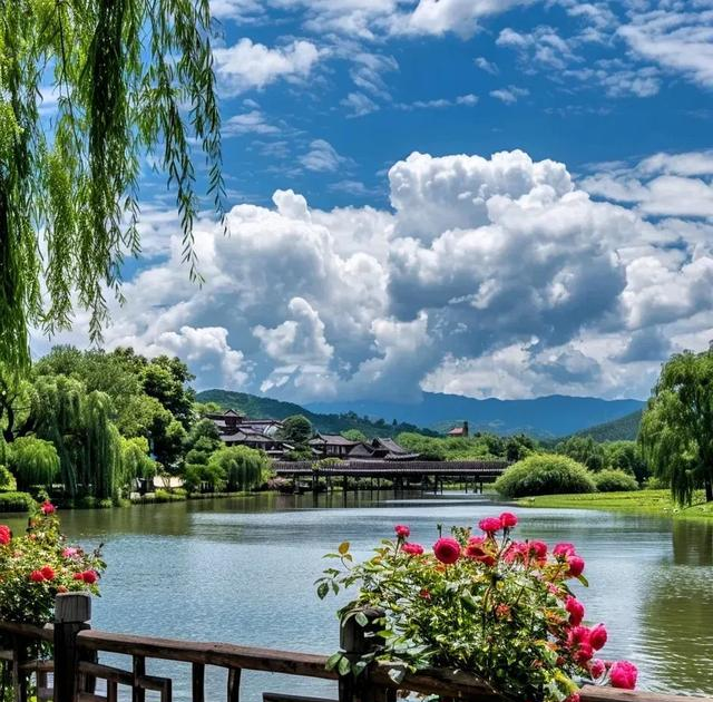 搞定50岁左右的女人，3招让她主动靠近你