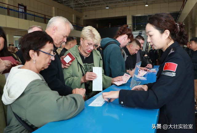 政策加持五一假期，边境口岸热闹，中俄跨境旅游持续走热