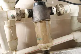 “水流小”未必是水压问题，困扰我很久的事，物业经理一句话解决图片