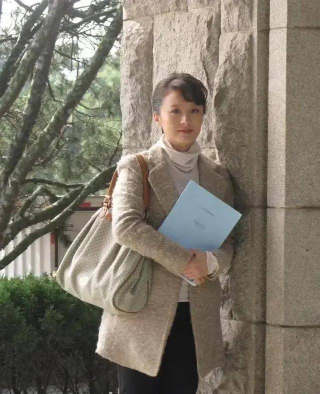 演员徐露：嫌丈夫丑不生孩子，丈夫给她245万，生下女儿后怎样了