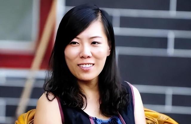 “辞职看世界”的女老师，11年后现状曝光：黯然回乡	，老公已分手