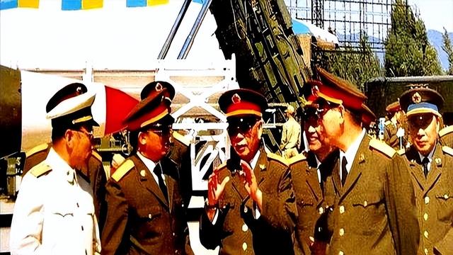 首！次访华就不尊重我国？中国当场撤走仪仗队：摆正态度再来吧。