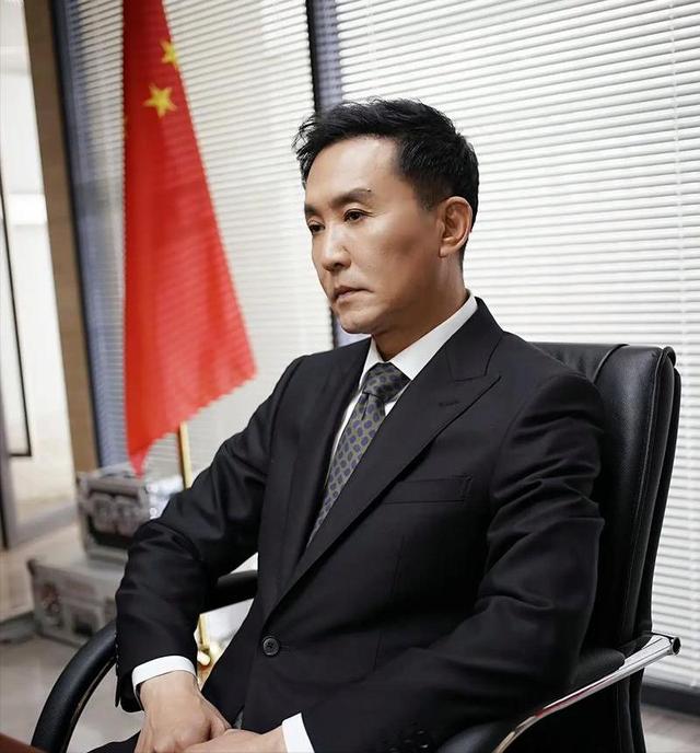 明明演技一般，却被捧成“老戏骨”，这12位演员终于现出原型了？