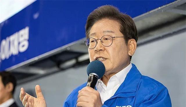 李在明拒绝出席中国阅兵，王毅挂断电话，送了韩国一句话