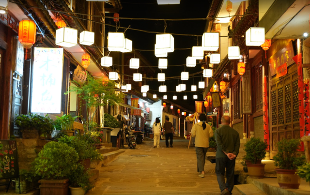 错峰隐居秦岭，开启初秋第一场旅行→