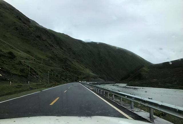 阿坝坠河司机已找到，不忍直视，身份被扒，难怪三对母女这么信任
