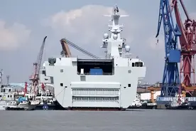 最快2025年列装？美媒：中国造了一个怪物战舰！076首舰现出真身图片