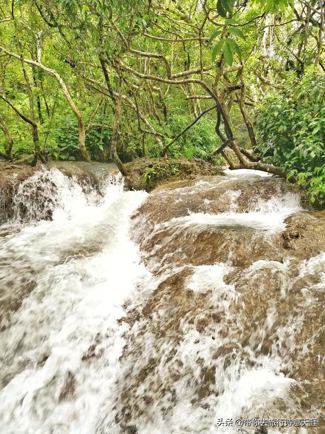 小七孔景区的瀑布和水石森林