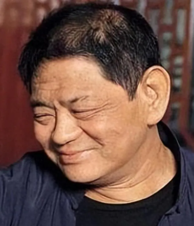 认干爹，拍风月片，被导演霸王硬上弓，没想到如今53岁下场唏嘘