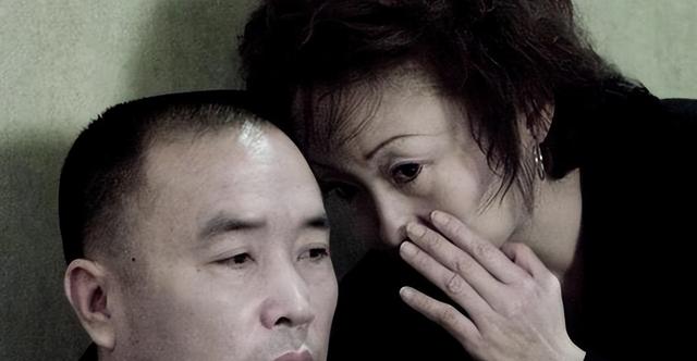 赖昌星妻子曾明娜现状，独居3000平老宅，做饭弄花草活成人生赢家