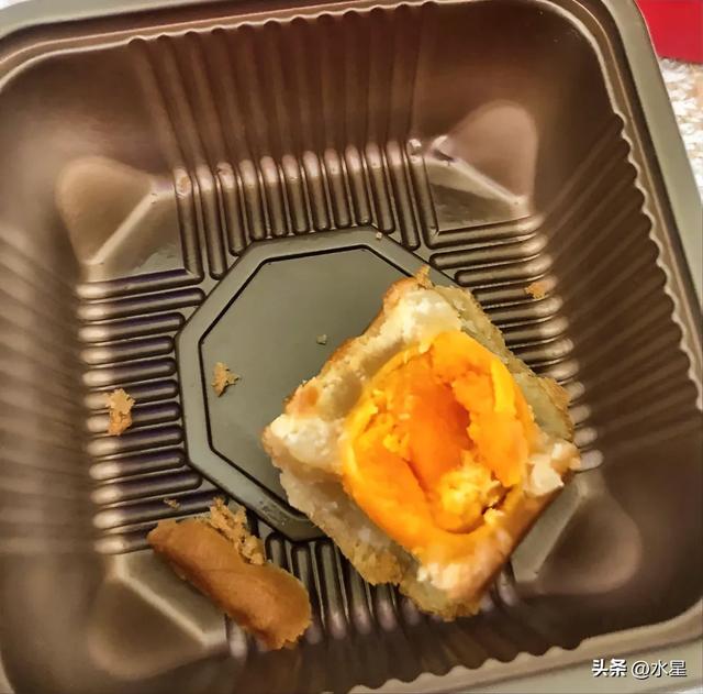 北方人请回避，给南方人看看怎么吃月饼——与辉同行定制月饼品鉴