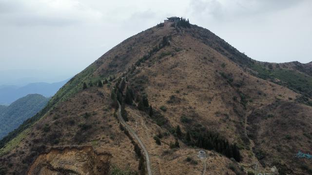 去过庐山三清山武功山，我更喜欢“天下第一山”