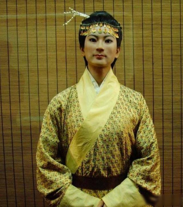 千年女尸辛追：生前极奢靡，出土后曾被解剖，最贵重陪葬品已被盗