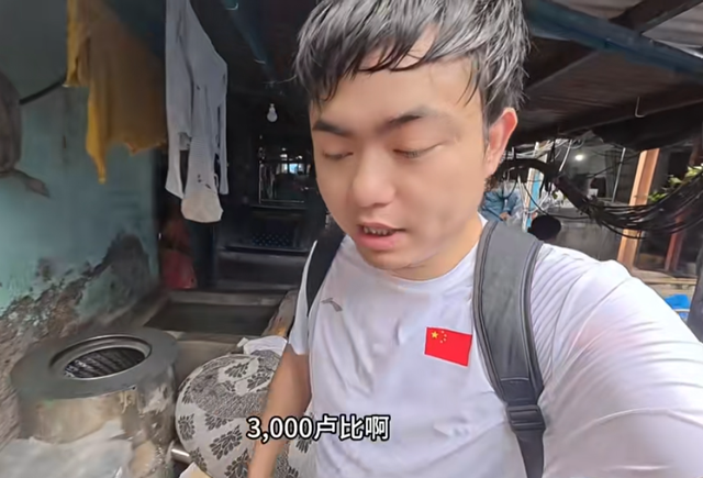 中国夫妻探秘印度贫民窟：丈夫被石头砸满头包，妻子一直被打臀部