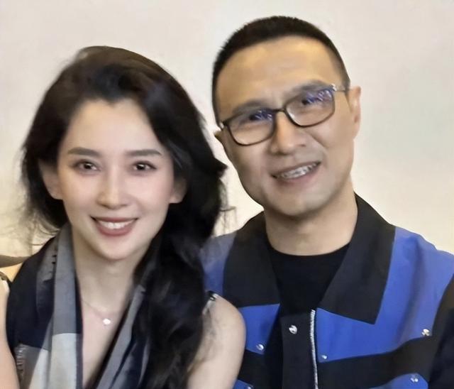 时隔一月，汪峰再陷“牵手门”，一张照片证明了森林北的真实地位