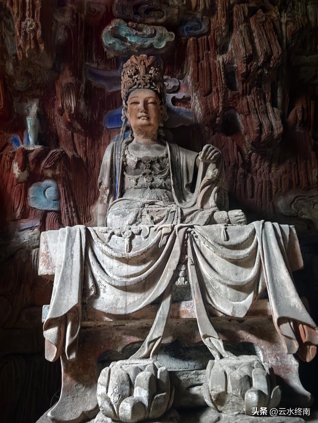 大足石刻能并列四大石窟吗？这一篇估计是最详介绍了，有些长慎入