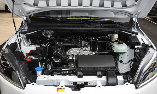 售价5.48万起，全新五菱宏光燃油版上市，外观内饰调整，动力升级