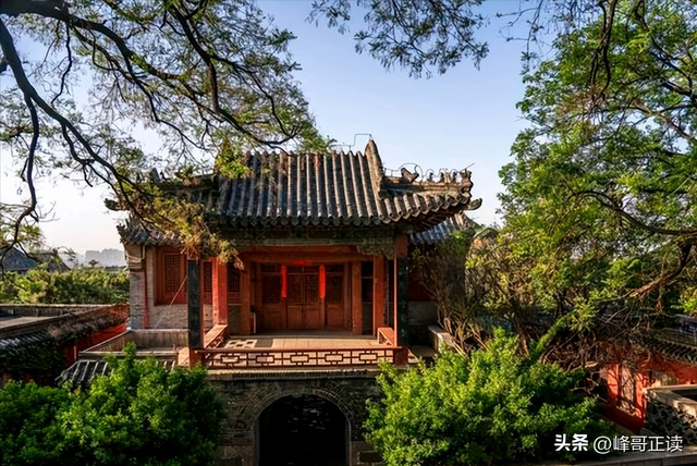 四座“专治各种不服”的山：泰山累腿，华山玩命，最狠的竟是它？