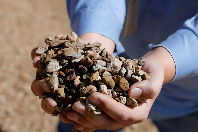 不许中国一家独大，特朗普联合8国在白宫签字，要废中国王牌