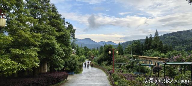 秋雨里，将与团山村作别