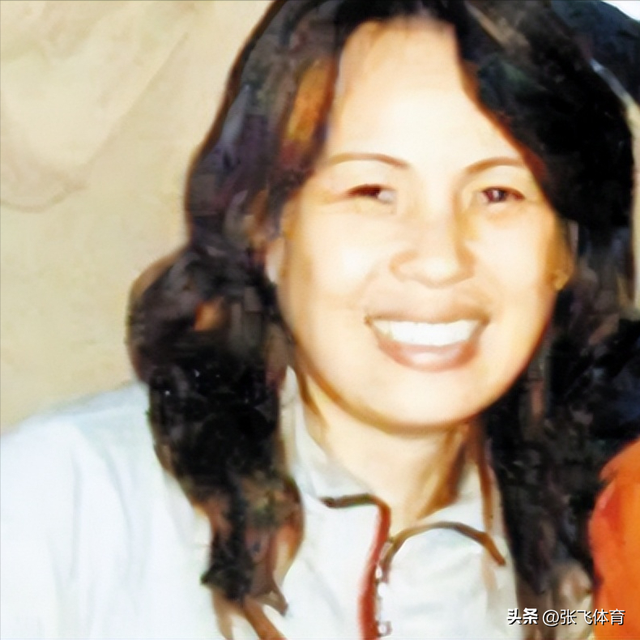 赖昌星妻子曾明娜现状，独居3000平老宅，做饭弄花草活成人生赢家