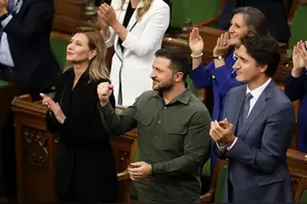 简直无耻，二战纳粹老兵接受加拿大表彰，泽连斯基起立鼓掌图片