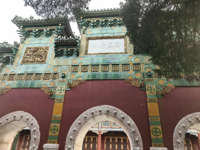 北京北海公园：都有哪些景点，绕湖走一圈看看。