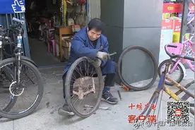 十堰自行车修车匠程如意：33年维修生涯 老手艺焕发新光彩图片