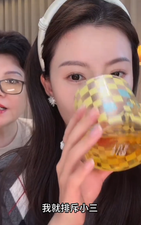 离婚一个月，猴哥前妻不再隐忍！公开回应被指小三，她不是软柿子