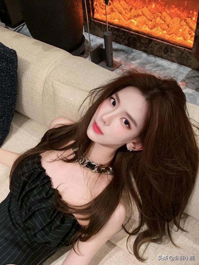 她是女娲的炫技之作，美貌绝伦，我彻底被她的美貌征服了