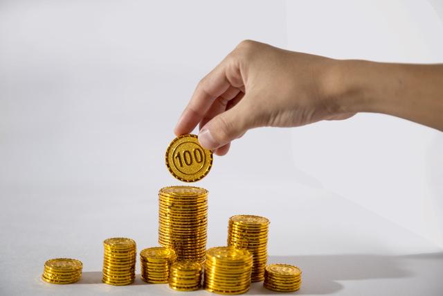 中央重磅文件！国家踩刹车，未来10年财政格局要变天	，什么信号？