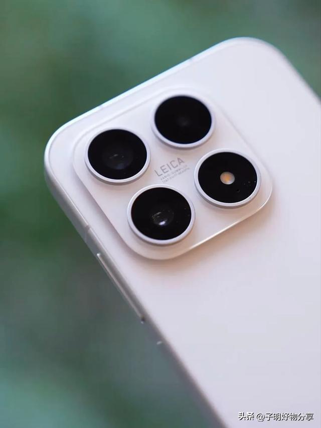 iPhone17慌了！小米17系列拆解：标准版续航封神