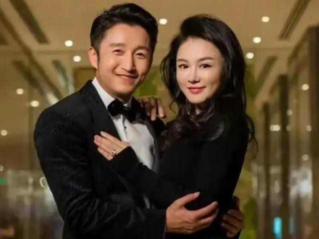 拳王邹市明自爆破产，不止赔光2亿，其妻子参加婚礼耍酒疯