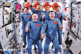 第6次“太空会师”！神舟二十号3名航天员顺利进驻中国空间站图片