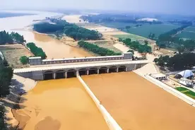 中国内蒙出现罕见奇迹，花9亿巨资将黄河水引入沙漠后，赚翻了！图片