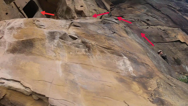 重庆渝北水库边发现神秘悬崖洞，传闻是旧时大地主私藏财宝的据点