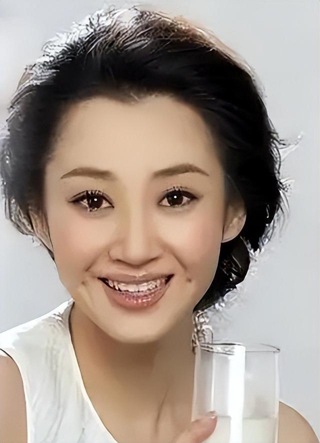她一生 “风流成性、老少通吃”，撩汉无数，现如今56岁却依旧单身