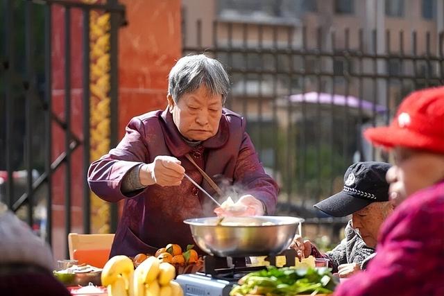 “吃饭七分饱”被推翻了？专家：过了58岁，吃饭尽量要做到这6点