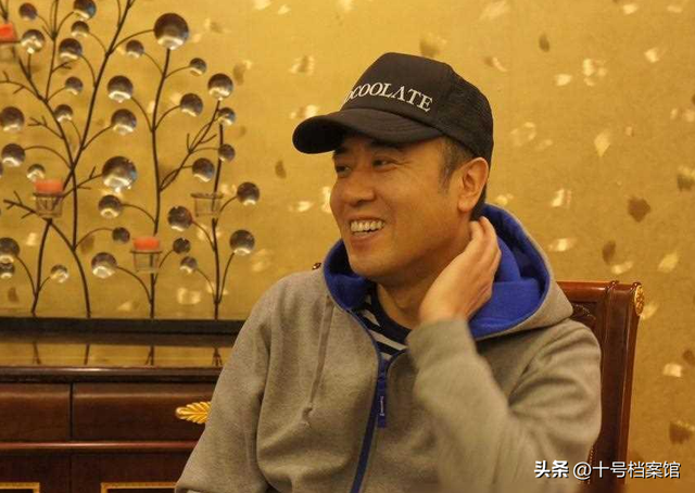 原来他们是夫妻，结婚多年不离不弃，如今靠着《沉默的荣耀》火了
