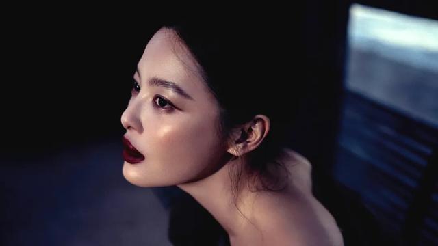 辛芷蕾威尼斯封后背后